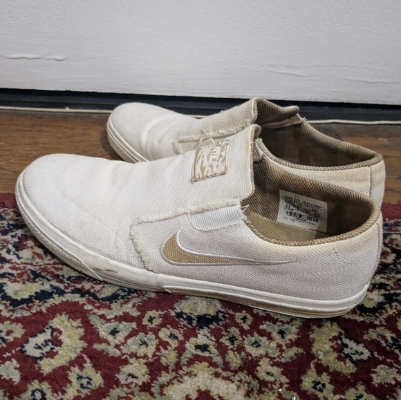 Nike Vintage Slip on Sneakers - Size 8.5 - Picture 2 of 8